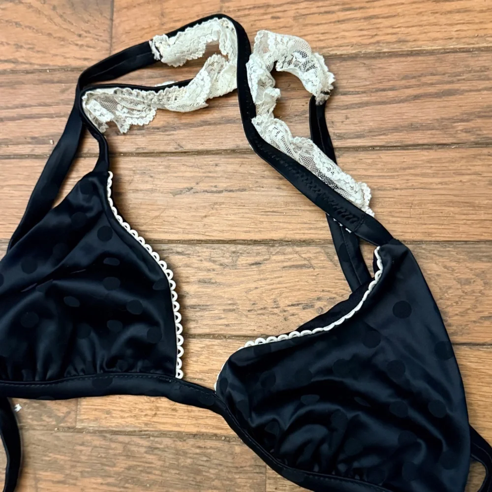 Beach Bunny Black Bikini Top with Lace Trim nwot